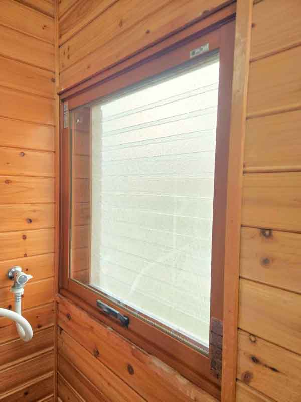 福岡県久留米市I様内窓リフォーム脱衣所ルーバー窓-(1)